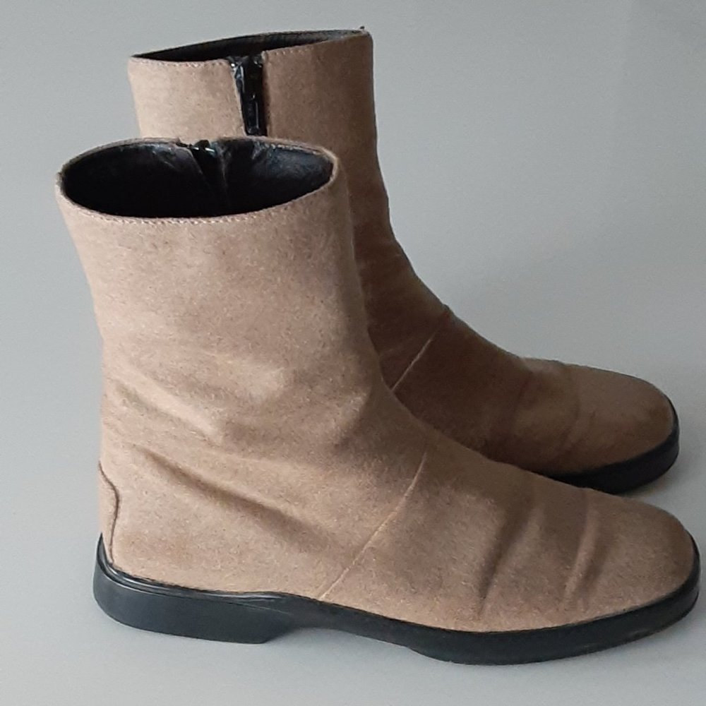 TOD'S vintage camel flannel booties size 6 1/2